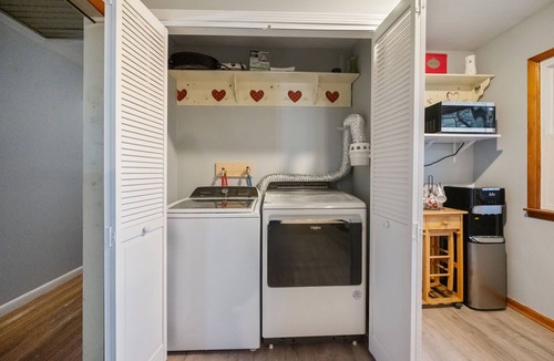 Crawfordsville House | Cozy Riverside Retreat on Sugar Creek – Perfect for a Relaxing Getaway!