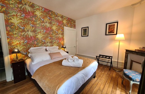 Chateauroux Bed & Breakfast | Cozy Room "Pondichéry" with Private Bath and Breakfast Included in Châteauroux House