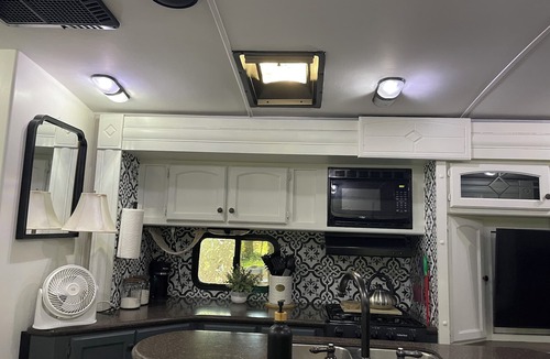Wheeler House | Cozy RV with 1 bedroom extra bed ,in charming Porter 4 miles away from the lake