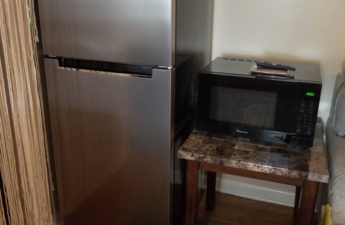Milwaukee House | Cozy secluded 1-bedroom bungalow w/AC, WiFi in superb Milwaukee. Pet friendly