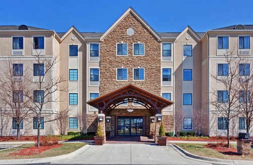 Glenview Apartment | Cozy Studio w/Breakfast | Business Center & Pool