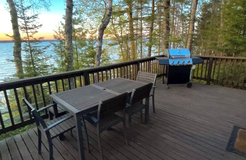 Brimley Cabin | Cozy waterfront cabin in delightful Brimley with WiFi, AC, sand beach