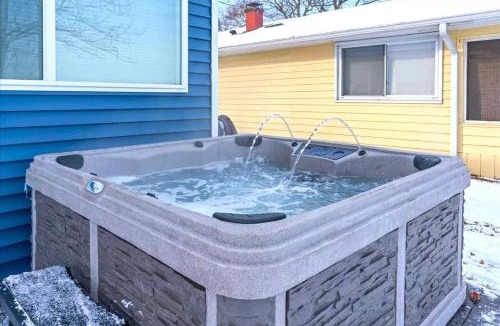 Lake Odessa House | Cozy Winter Retreat with Hot Tub & Lakefront Views