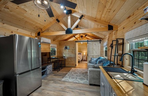 Mentone Cabin | Cozy Woodland Cabin Escape for Families, Friends & Retreats in Mentone, Alabama