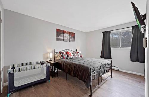 Aurora Apartment | Cozy2bd Aurora Chgolnd Freeparkg Sleeps6 FreeWI-FI