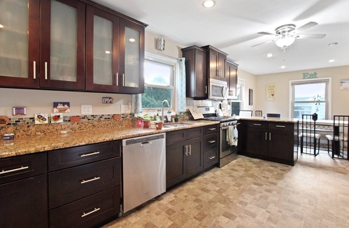 Oak Creek House | Cozzy 3 Bd House Oak Creek. 8min Milwaukee airport