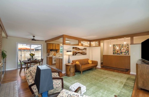 Midland House | Crabtree Place: A Relaxing 60s Experience