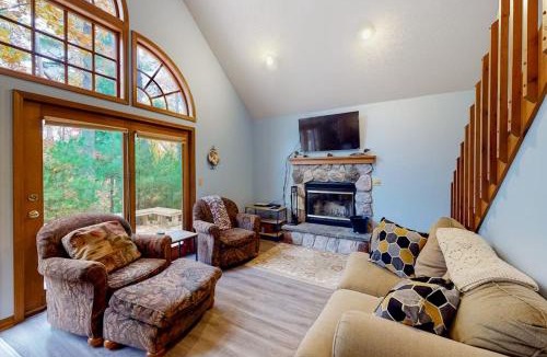 Glen Arbor House | Creeping Snails