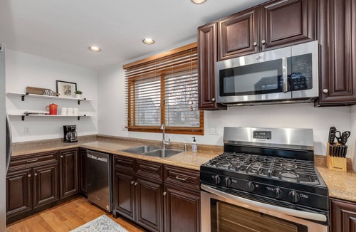 Lake Orion House | Cute 2-bedroom lake house in Lake Orion