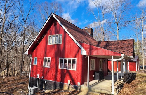 Freedom House | Cute and cozy cabin with 2 bedrooms in peaceful Gosport Indiana.
