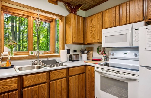 Gills Rock Cottage | Cute cottage tucked in the woods. Minutes to Garrett Bay and Newport State Park.