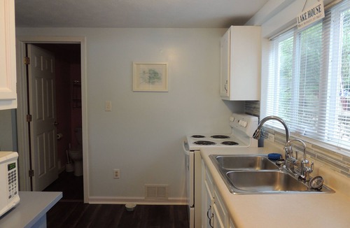 Edwardsburg Cottage | Cute Lakefront Cottage - Fully Stocked Kitchen Relaxing Getaway