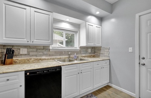Lansing House | Cute | Steps to MSU | Fast Hwy Access | Functional