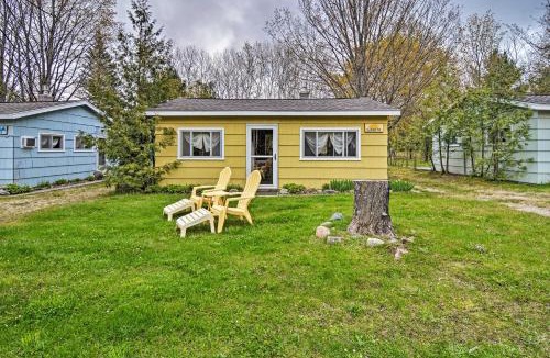 Charlevoix House | Day Trips to Boyne Mtn! Cabin Near Lake Charlevoix