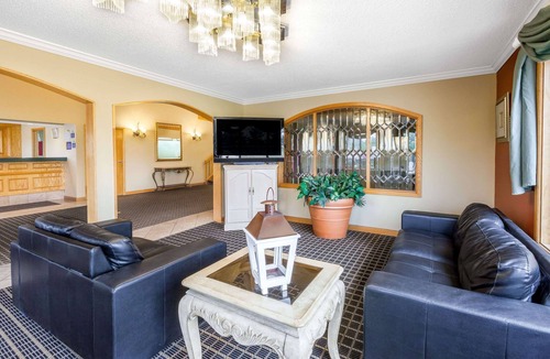 Portage Hotel | Days Inn & Suites by Wyndham Kalamazoo