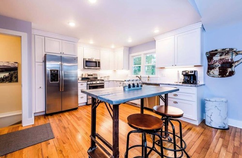 Union Pier House | DD Ranch - Newly Renovated 10-Person Home!