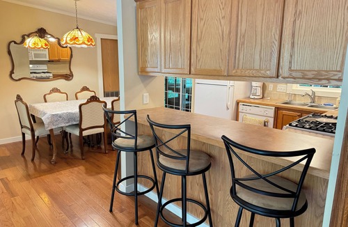 Union Pier House | Deerpath Cottage-30 Acres with Indoor Pool, Farm, Kayaking, Trails, by Beach!