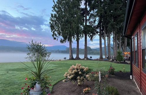 Monroe Cabin | Delightful 6-bedroom lodge in Monroe perfect for group getaways