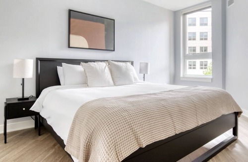 Arlington Heights Apartment | Deluxe Arlington Heights 1BR w/ Gym & W/D, near I-90, by Blueground