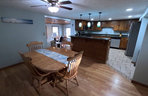 Palo House | Derby Dreams lake house - private lake frontage!