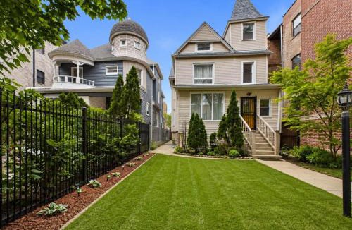Woodlawn House | Designer Home Steps to the Obama Center & Beach
