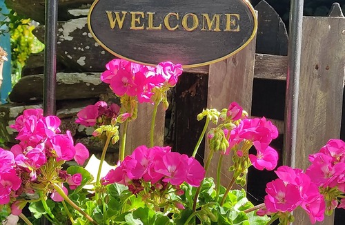 Le Louroux-Beconnais Cottage | Detached country house with private fishing pond