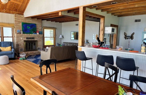 Cassopolis Cottage | Diamond Lake Island escape