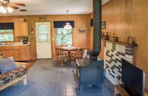 Triumph Cabin | Dog Friendly Winnebago Cabin near Starved Rock w/whirlpool tub @Kishauwau Cabins