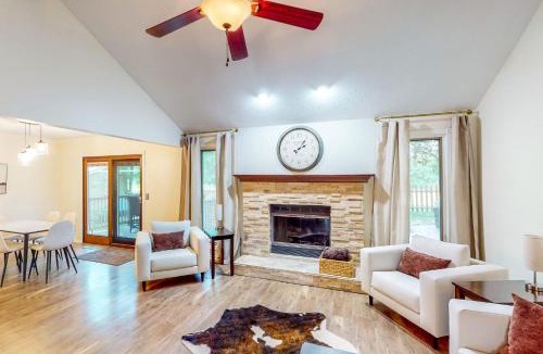Fort Wayne House | Dog-Friendly Yard! Family Retreat in Fort Wayne