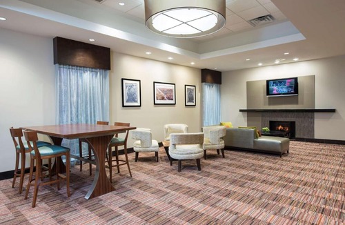 East Paris Hotel | DoubleTree by Hilton Hotel Grand Rapids Airport