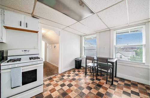 Midtown Apartment | Downtown 1BR + Office - Modern Comfort & Historic Walking Streets