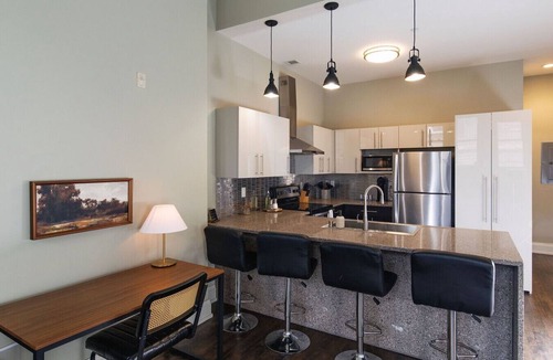 East Town Apartment | Downtown Luxe 2BR Loft Apt | Prime Location | Sleeps 10