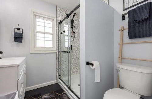 Naperville Apartment | Downtown Naperville Retreat with King bed Near Riverwalk Dedicated Workspace Free Garage Parking Patio