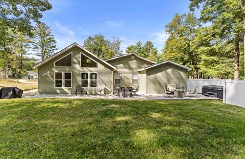Kendall House | Dual Homes-Lucky Duck Lk Access w-Hot Tub-Hawks Haven Lakefront w-Big Yard Fire Pit
