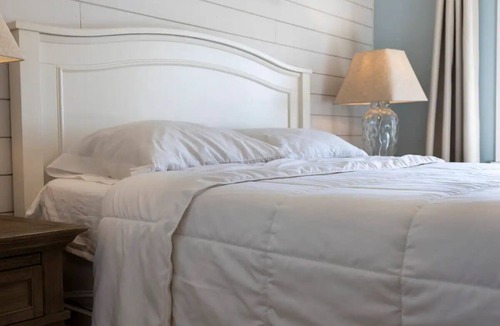 Berrien Springs House | Ease you mind from the stresses, with the lake and vineyards just niles away.