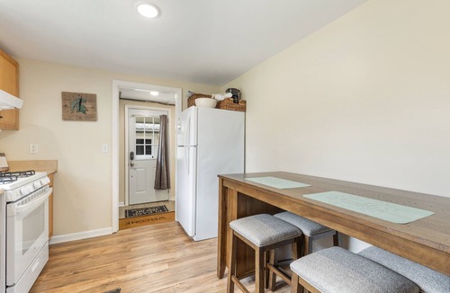 East Lansing House | East Lansing 2BR steps from MSU — Private patio