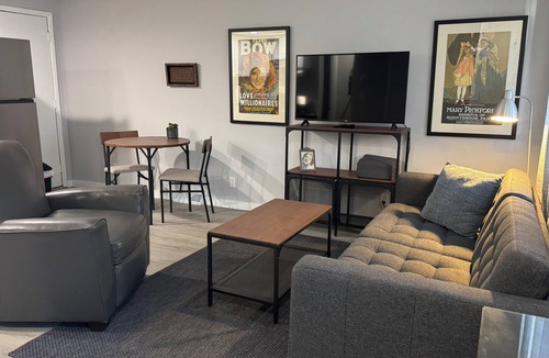 New Carlisle House | EC Taylor Coach House. Cozy 1-bedroom coach house in lovely New Carlisle,Indiana