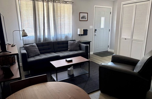 New Carlisle House | EC Taylor Coach House. Cozy 1-bedroom coach house in lovely New Carlisle,Indiana