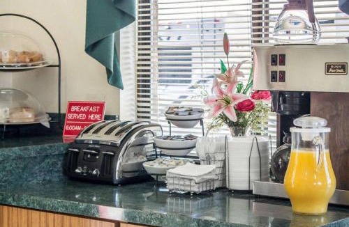 Elkhart Cabin | Econo Lodge Elkhart North