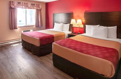 Menominee Cabin | Econo Lodge Menomonie On The Bay