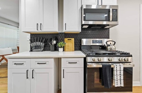 Bensenville House | Elite: 3BR-2BT Spacious Cozy Modern Home