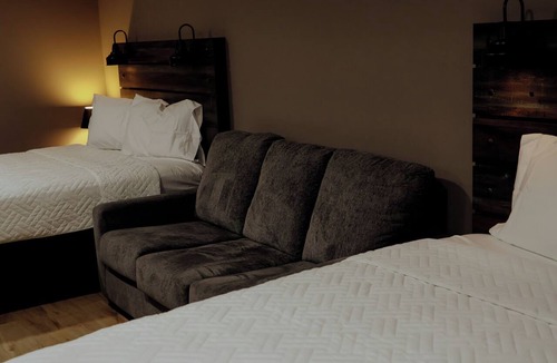 Eckerman Hotel | Enjoy a cozy stay at U.P. Trails Getaway inEckerman with AC