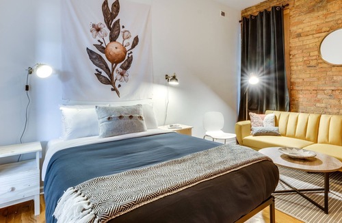 West Bucktown Apartment | Enjoy Martinis on Milwaukee Ave and All the Nightlife Chicago Has to Offer! by RedAwning