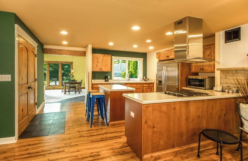 Wheaton House | Entire Home 2Br 1.5 Bath, King Bed, Walk-in Shower, Workspace – Near DT Wheaton
