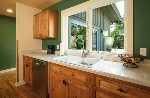 Wheaton House | Entire Home 2Br 1.5 Bath, King Bed, Walk-in Shower, Workspace – Near DT Wheaton