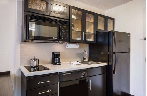 Warrenville Hotel | Escape The Hustle and Bustle! Near Cantigny Park and Cosley Zoo with Kitchen!