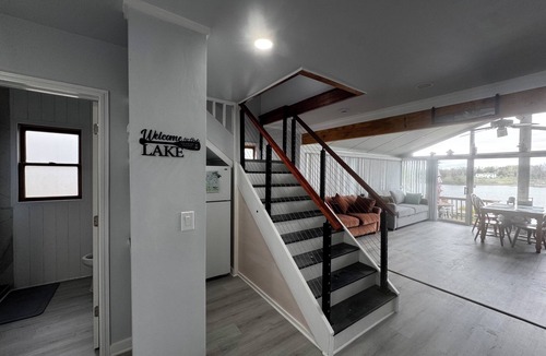 Brooklyn Cabin | Escape to the Lake - Modern renovated 1.5bedroom Cabin- 5 mins to MI Intn Spdway
