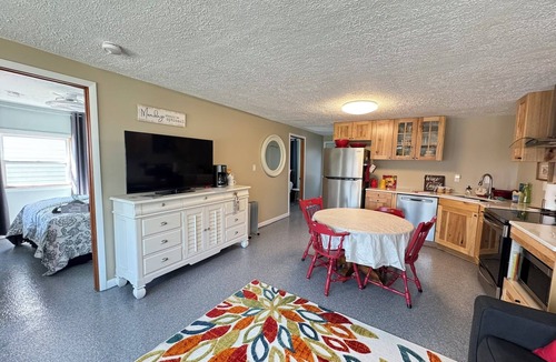 Celina Cottage | Excellent Lake View 2Bdrm Cottage in Small Neighborhood Near Shopping & Dining