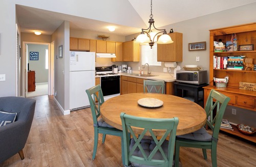 Glen Arbor House | Exceptional 3-bedroom house walking to beach & Glen Arbor, with AC & WIFI