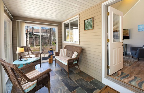 Glen Arbor House | Exceptional 3-bedroom house walking to beach & Glen Arbor, with AC & WIFI